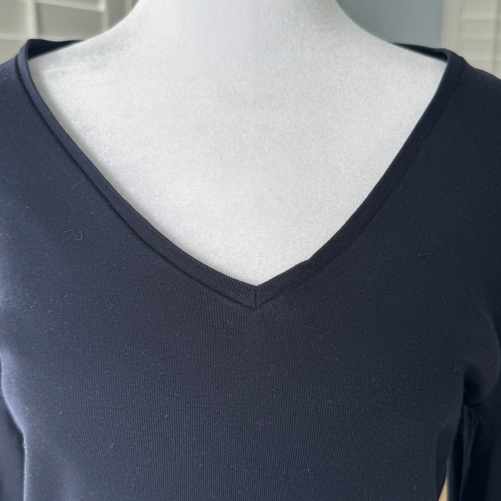 Jones New York Sport V Neck Top Size Medium Navy Blue - Picture 2 of 5